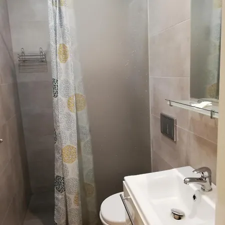 8 Km Od Suntago, Deepspot