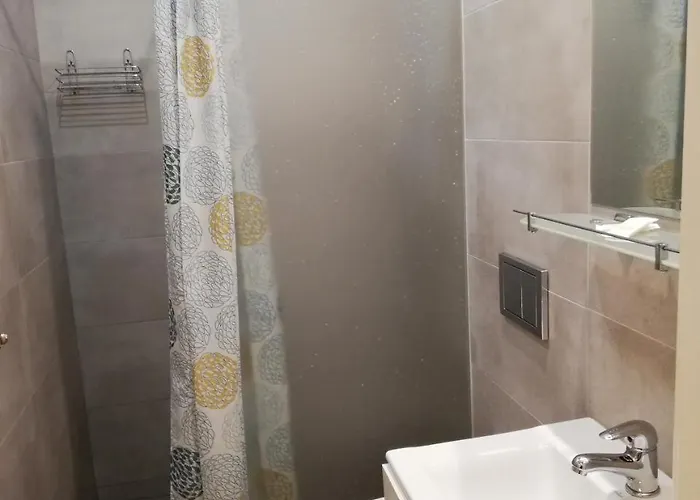 8 Km Od Suntago, Deepspot